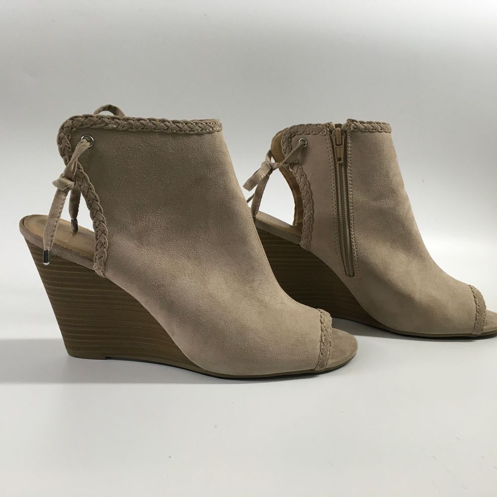 LC Lauren Conrad Wedges Light Suede Sz 10M